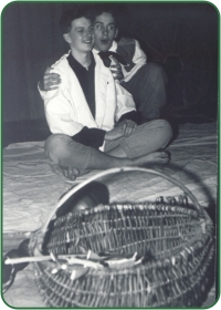Mārtiņš Popēns un Juris Āboliņš A. Kronenberga ''Gadatirgus Sprunguļmuižā'' L. Jankovska 1993. Gada iestudējums